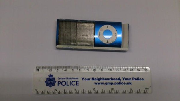 iPod Nano služi za snimanje unosa PIN-a. Photo Credit: Greater Manchester Police iPod Nano služi za snimanje unosa PIN-a. Photo Credit: Greater Manchester Police