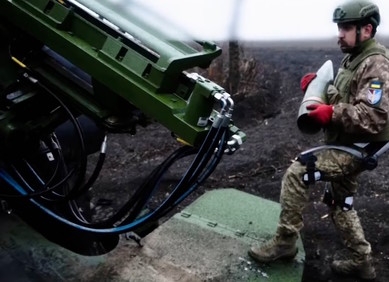 Ukrajinski vojnici nose egzoskelete na bojišnici