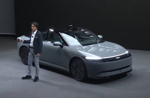 VIDEO: Sony vozi svoj auto PS5 kontrolerom VIDEO: Sony vozi svoj auto PS5 kontrolerom
