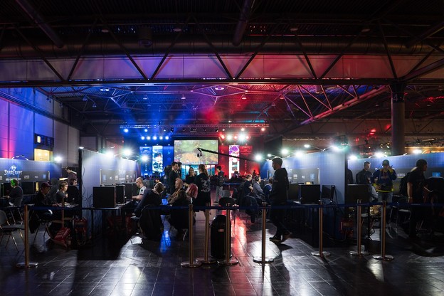Intel ulaže 100 milijuna dolara u eSport Intel ulaže 100 milijuna dolara u eSport