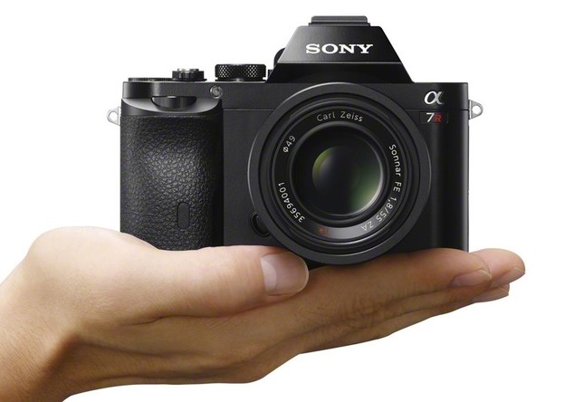 Najmanji fotić s izmjenjivim objektivima u prodaji