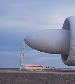 Veliki cepelin s lopaticama kao lebdeća vjetroelektrana