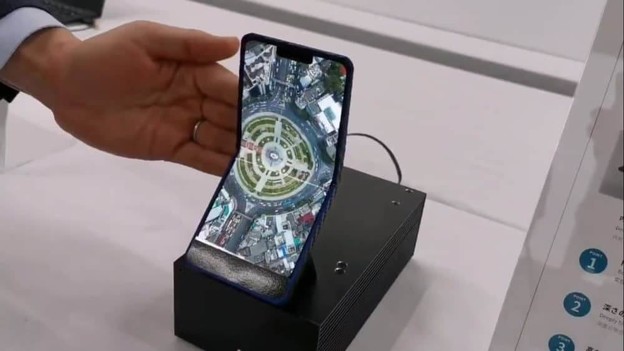 VIDEO: Sharpov preklopni telefon ide u svaki džep VIDEO: Sharpov preklopni telefon ide u svaki džep