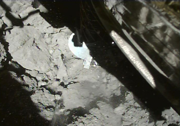 Hayabusa 2 uspješno sletjela na asteroid Ryugu Hayabusa 2 uspješno sletjela na asteroid Ryugu