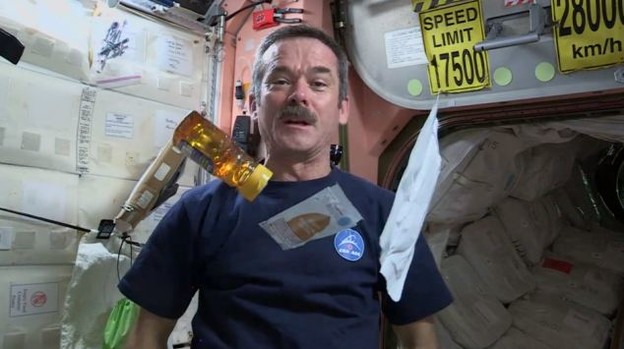 VIDEO: Svemirska kuhinja Chrisa Hadfielda VIDEO: Svemirska kuhinja Chrisa Hadfielda
