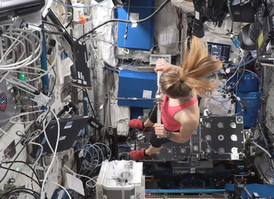 Astronauti testiraju novu fitness opremu Astronauti testiraju novu fitness opremu