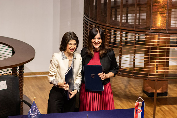 Hrvatska službeno postala pridružena članica CERN-a Hrvatska službeno postala pridružena članica CERN-a