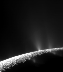 Organske tvari u mlazovima s Enkelada