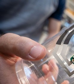 Naljepnica za čašu omogućuje praćenje zdravlja